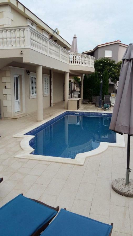 Villa Lizzi Трогир Экстерьер фото